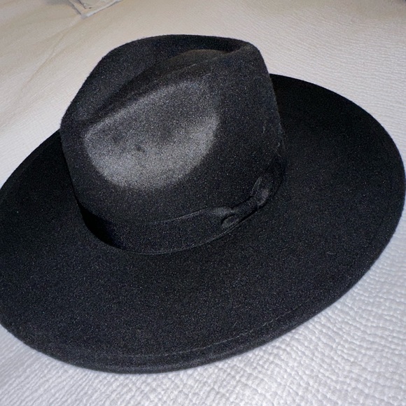 Black Lulus wide brimmed one size fits all hat - Picture 1 of 6